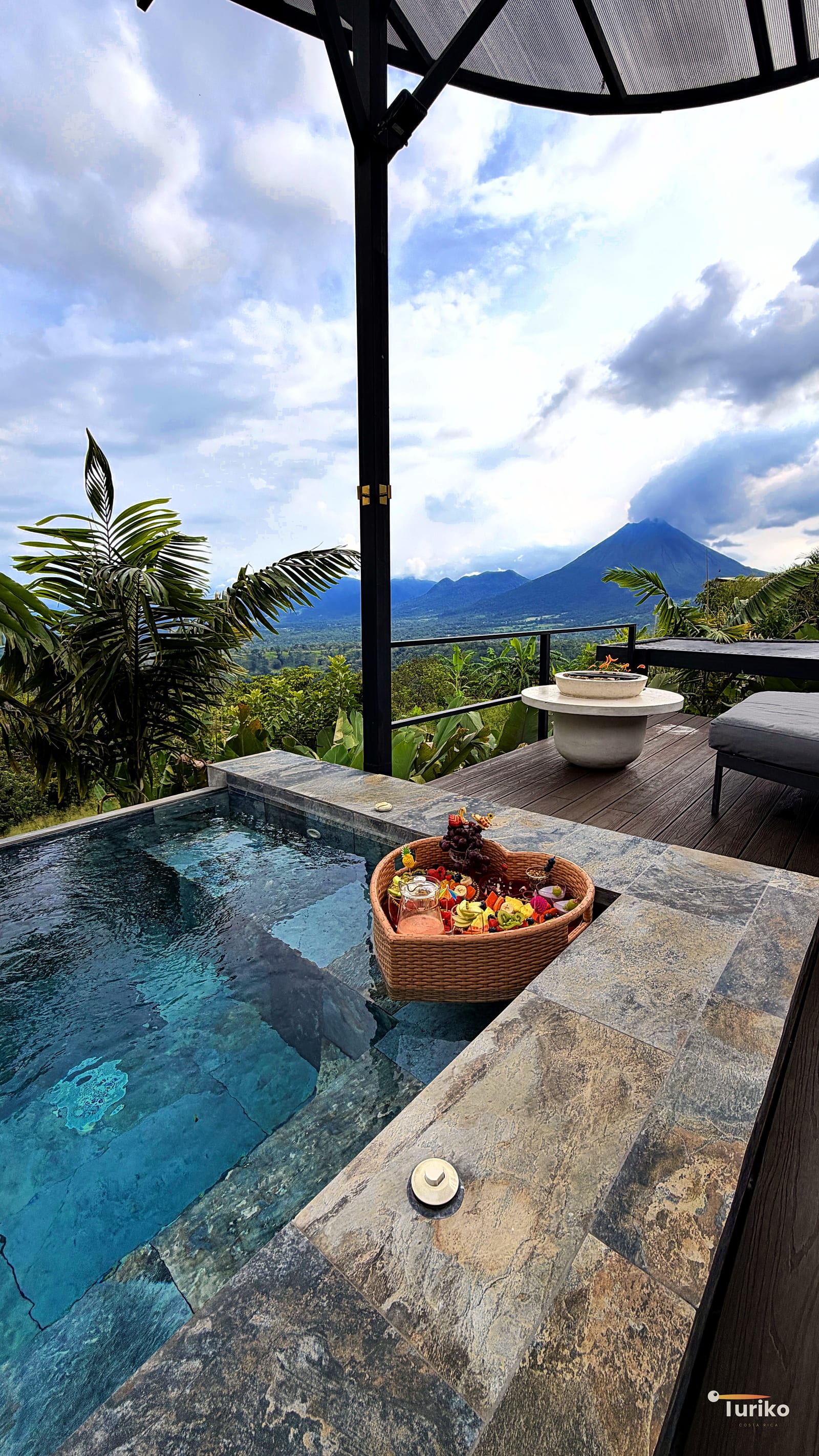 Floating breakfast